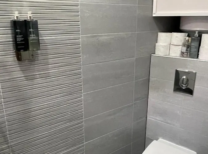 ヴィラ Angliiska アルバナシ