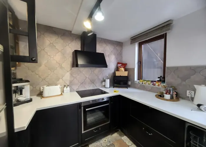 Angliiska * アルバナシ