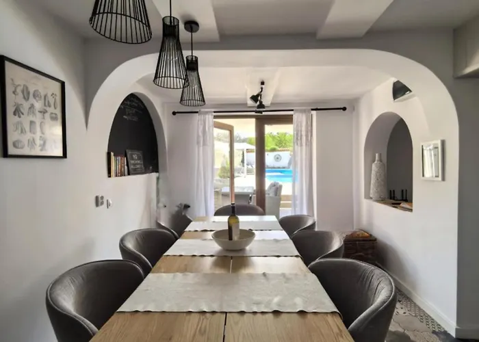 Angliiska * アルバナシ